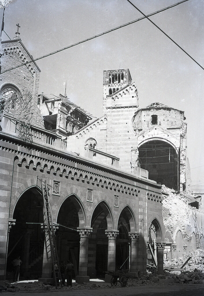 neg. n°30585 Chiesa di S. Stefano Danni dei bombardamenti ottobre 1942 settembre 1944 CRESTA.jpg