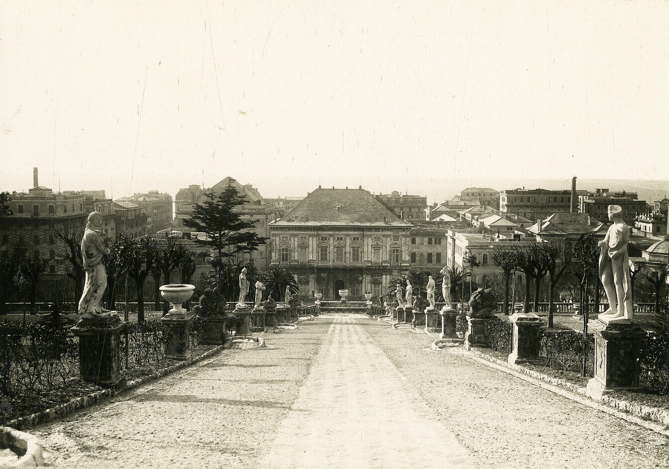 s15319 Alessi Galeazzo Villa Scassi già Imperiale con il Viale delle Statue ora distrutto 1920.jpg