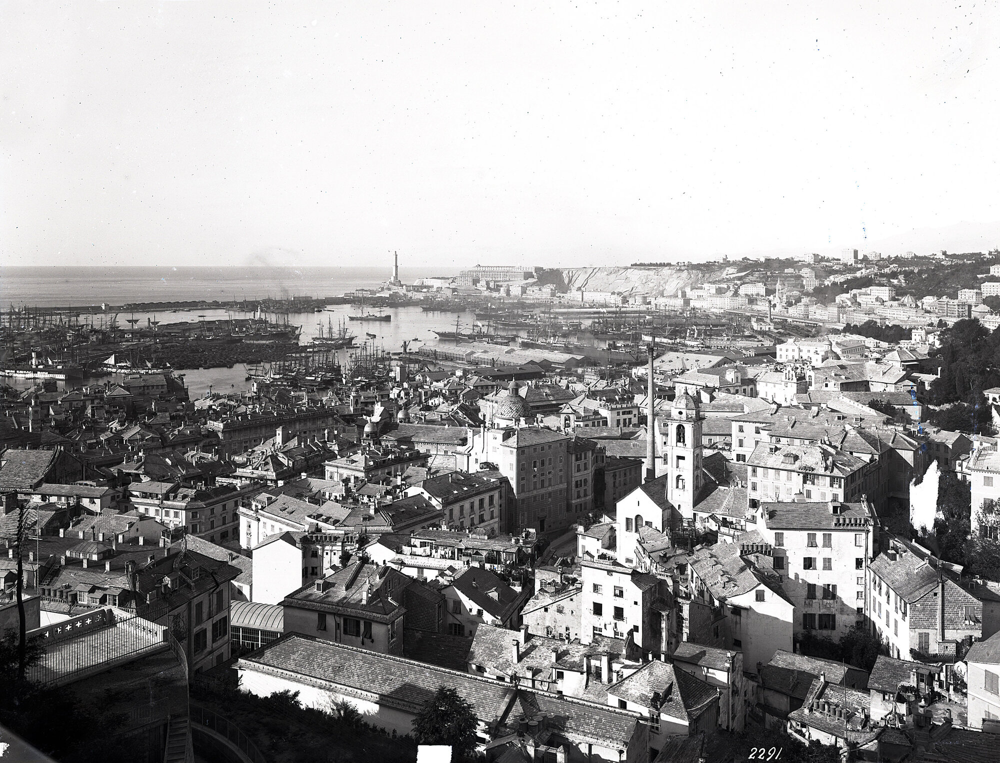 GEL 48-5  n° 25794 Panorama di Genova verso la Lanterna all'inizio del sec. XX NOACK.jpg