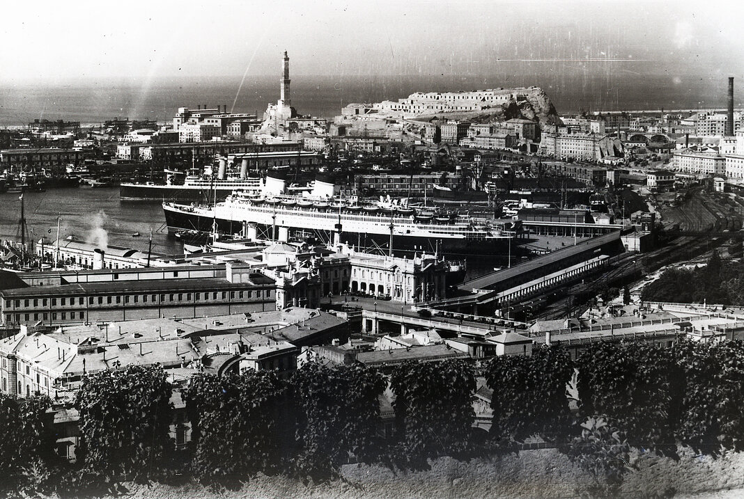 neg. n°440 Veduta di Genova.jpg