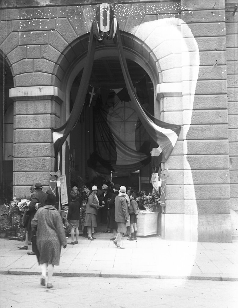 1-3 neg. n°8494   Celebrazioni del Pane Venditorio al Mercato Orientale 14 aprile 1928.jpg