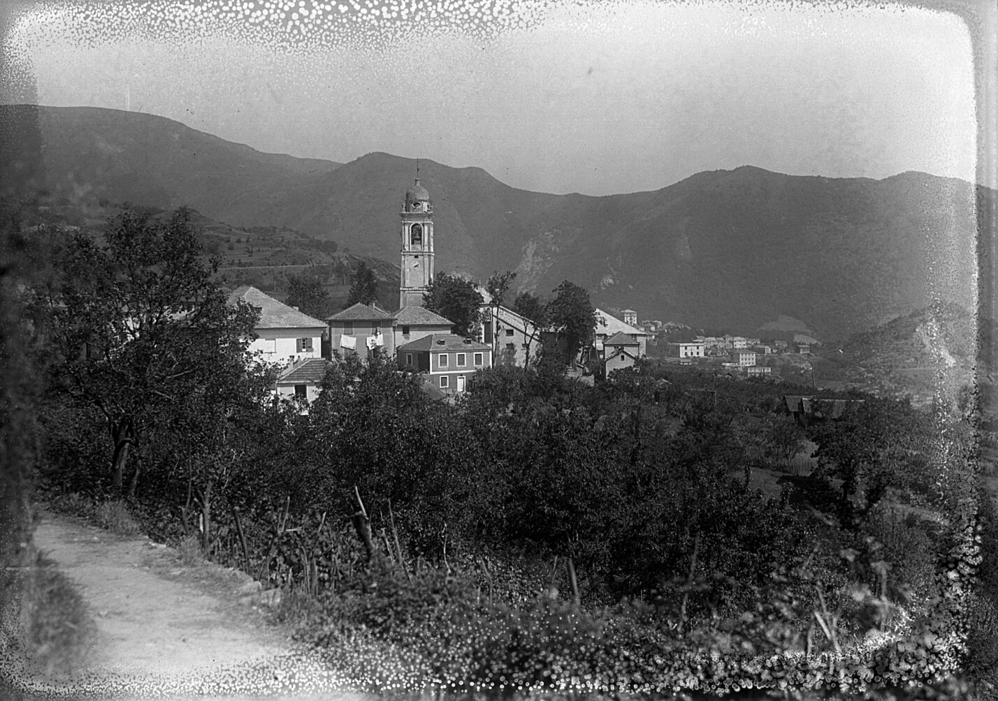 negativo n° 8850 S. Olcese. Panorama colla chiesa - 21 giugno 1928.jpg