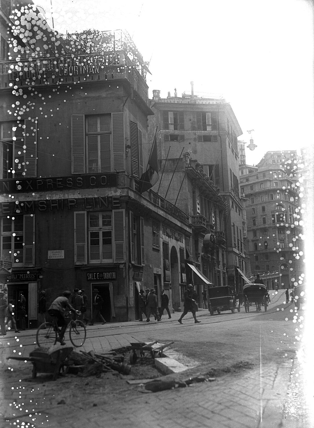 negativo n° 8862 Piazza Corridoni. Punto da allargarsi - 8 giugnop 1928.jpg