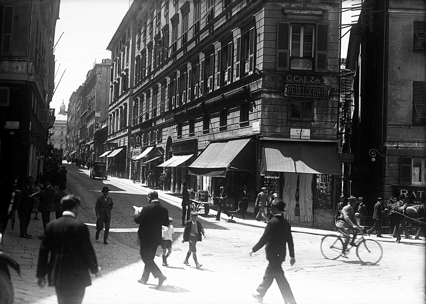 negativo n° 8888 Via Carlo Felice - 11 giugno 1928.jpg