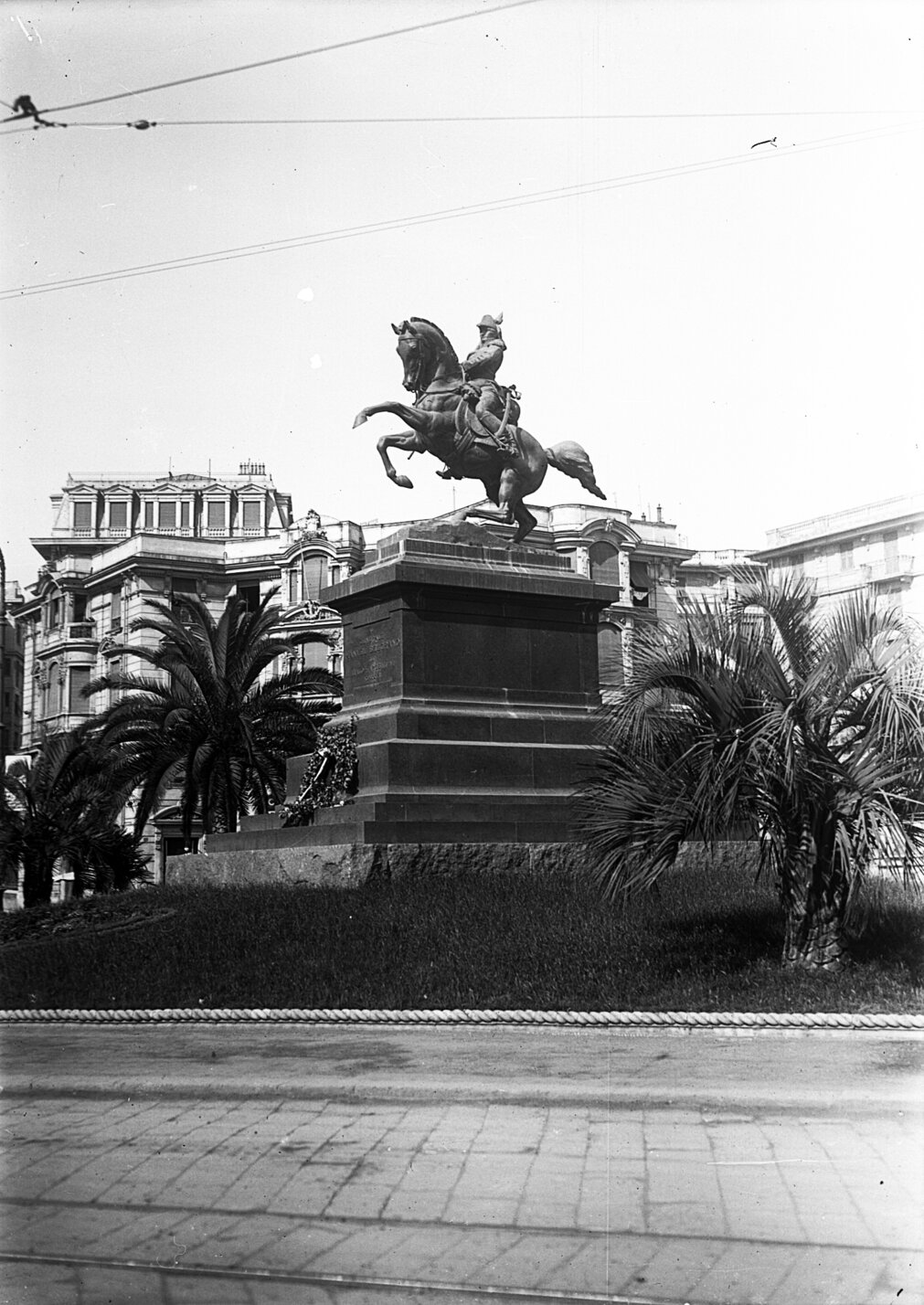 negativo n° 8895 Monumento a Belgrano - 11 giugno 1928.jpg