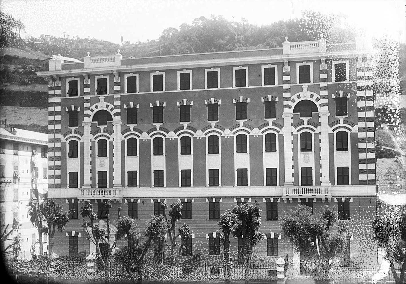 negativo n° 8907 Bolzaneto. Casa popolare - 14 giugno 1928.jpg
