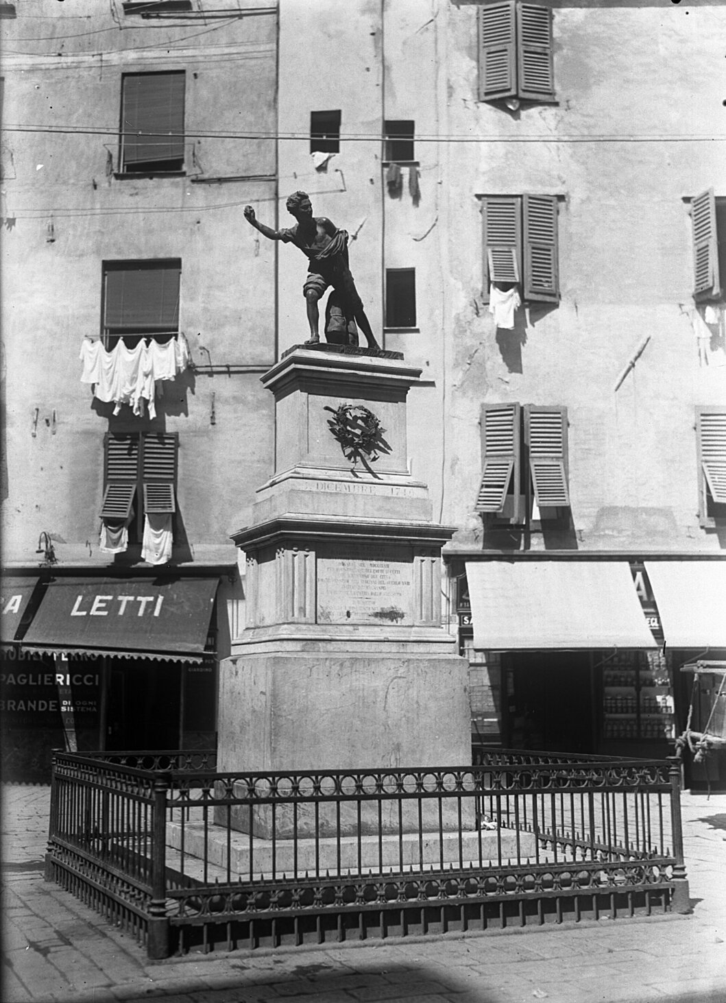 negativo n° 9180 - Balilla. Monumento in Portoria..jpg