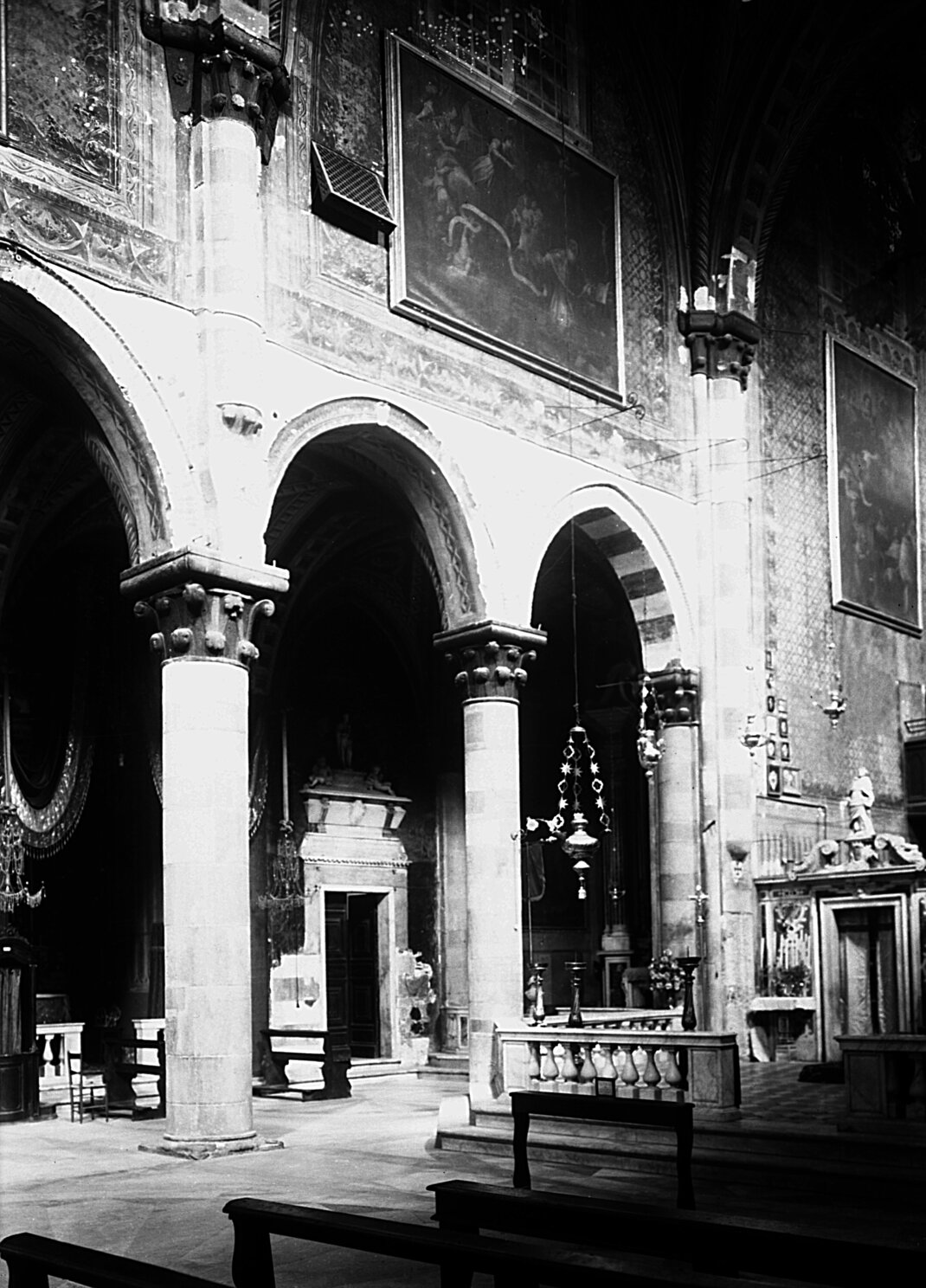 9212 Chiesa del Carmine. Interno. Colonne a sinistra. 24 agosto 1928.jpg