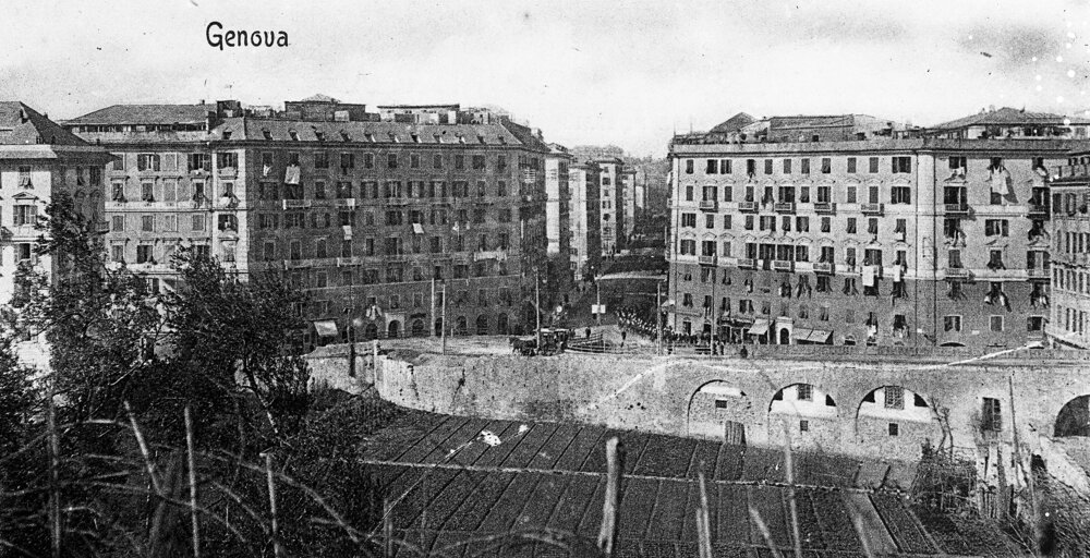 negativo n° 9247 - Genova vecchia. Piazza Tommaso sugli orti. riprod. da cartolina.jpg