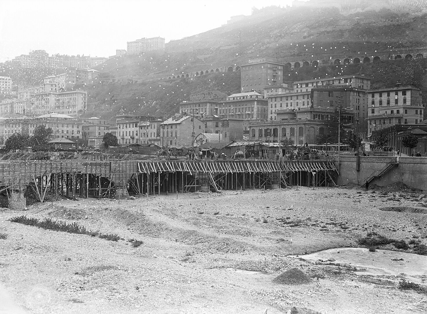 negativo n° 9529 - Ponte sul Bisagno da Via Montaldo Stato avanzamento lavori.jpg