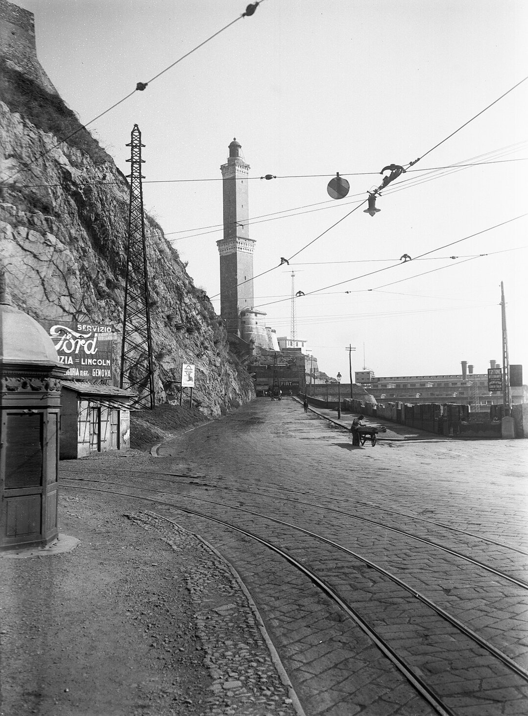 11384 Via della Lanterna dalla Lanterna verso Sampierdarena 3 settembre 1929.jpg