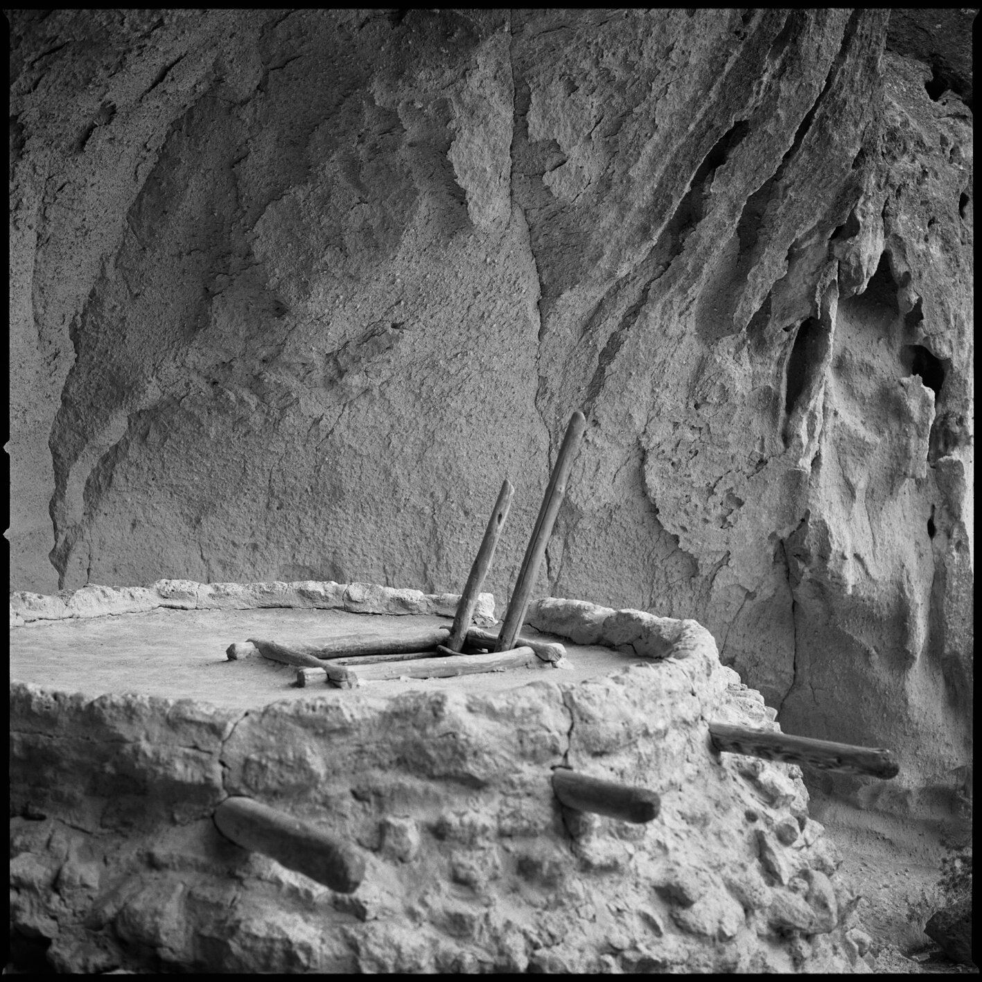 N.A. 142 Kiva a Bandelier, New Mexico.tif