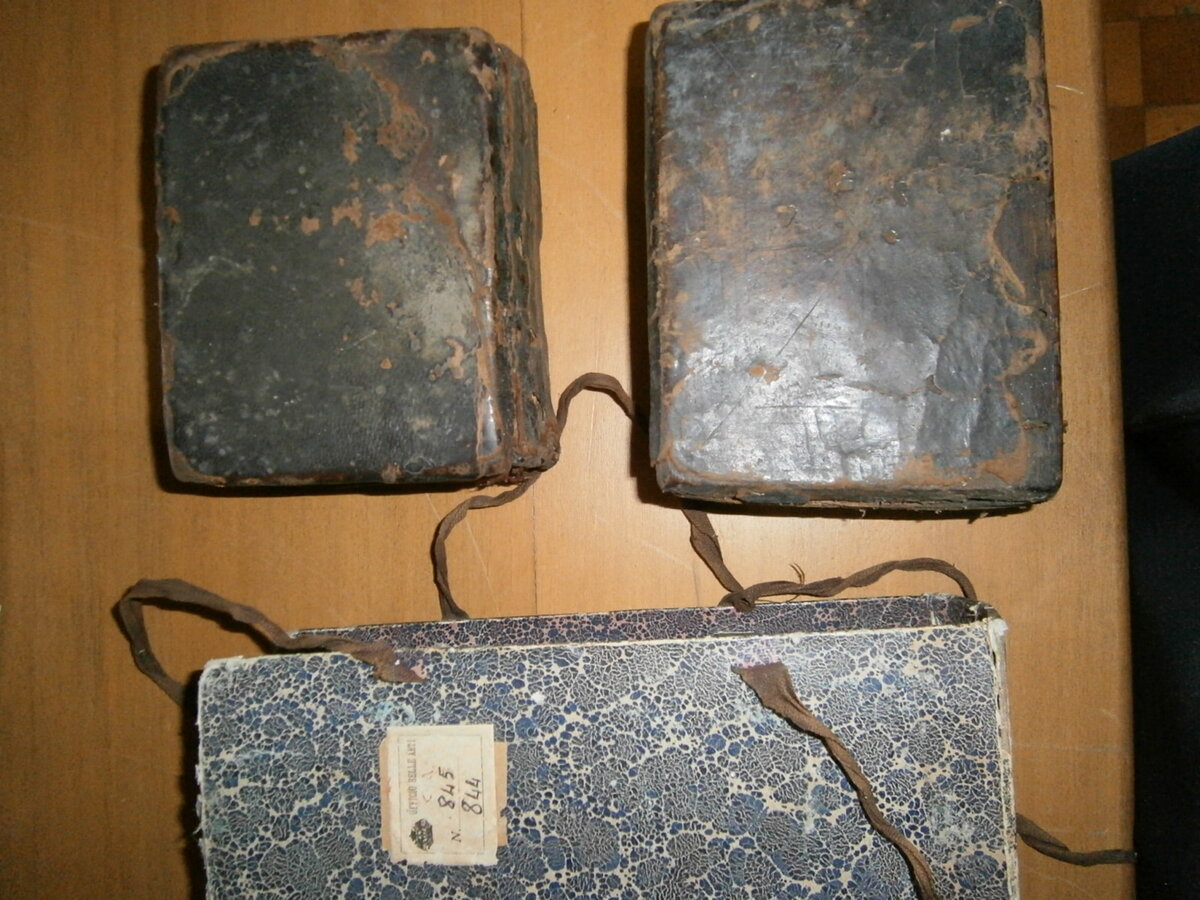 custodia e manoscritti.JPG