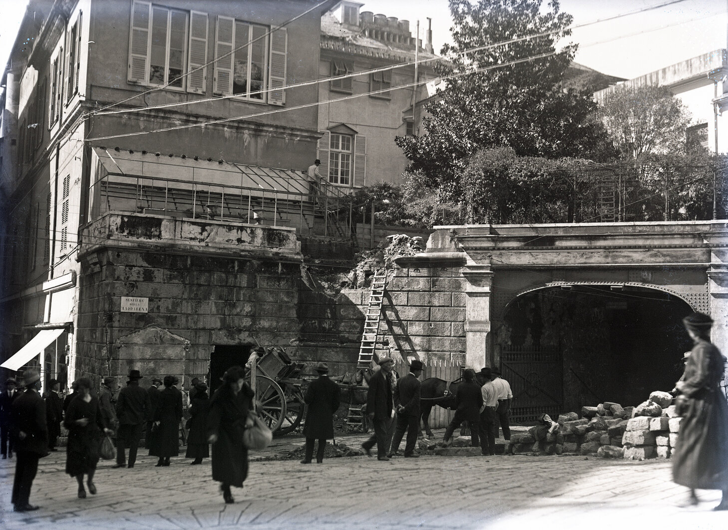 2834 - Galleria Zecca-Portello. Veduta verso il Palazzo Parodi. 10 aprile 1923.jpg
