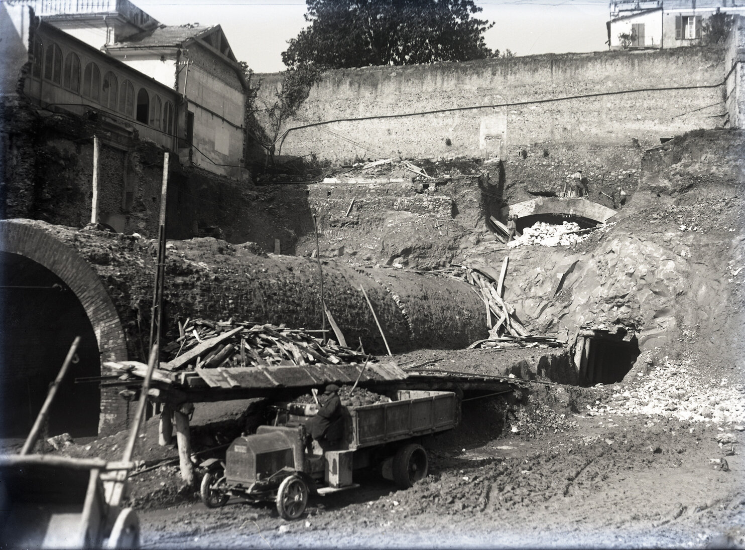 3410 - Galleria Zecca-Portello. Particolare verso l'imbocco della galleria. 28 marzo 1924.jpg