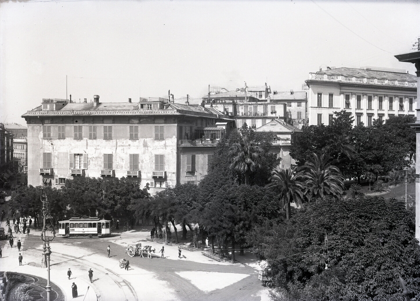 3627 - Galleria Portello-Corvetto. Imbocco in Piazza Corvetto dall'altro lato Palazzo Via Assarotti. 12 luglio 1924.jpg