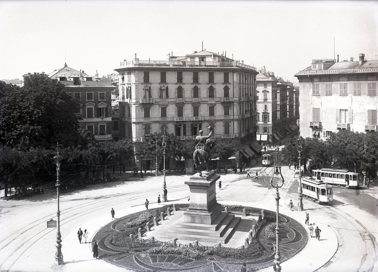 3628 - Galleria Portello-Corvetto. Veduta verso la Via Roma. 12 luglio 1924.jpg