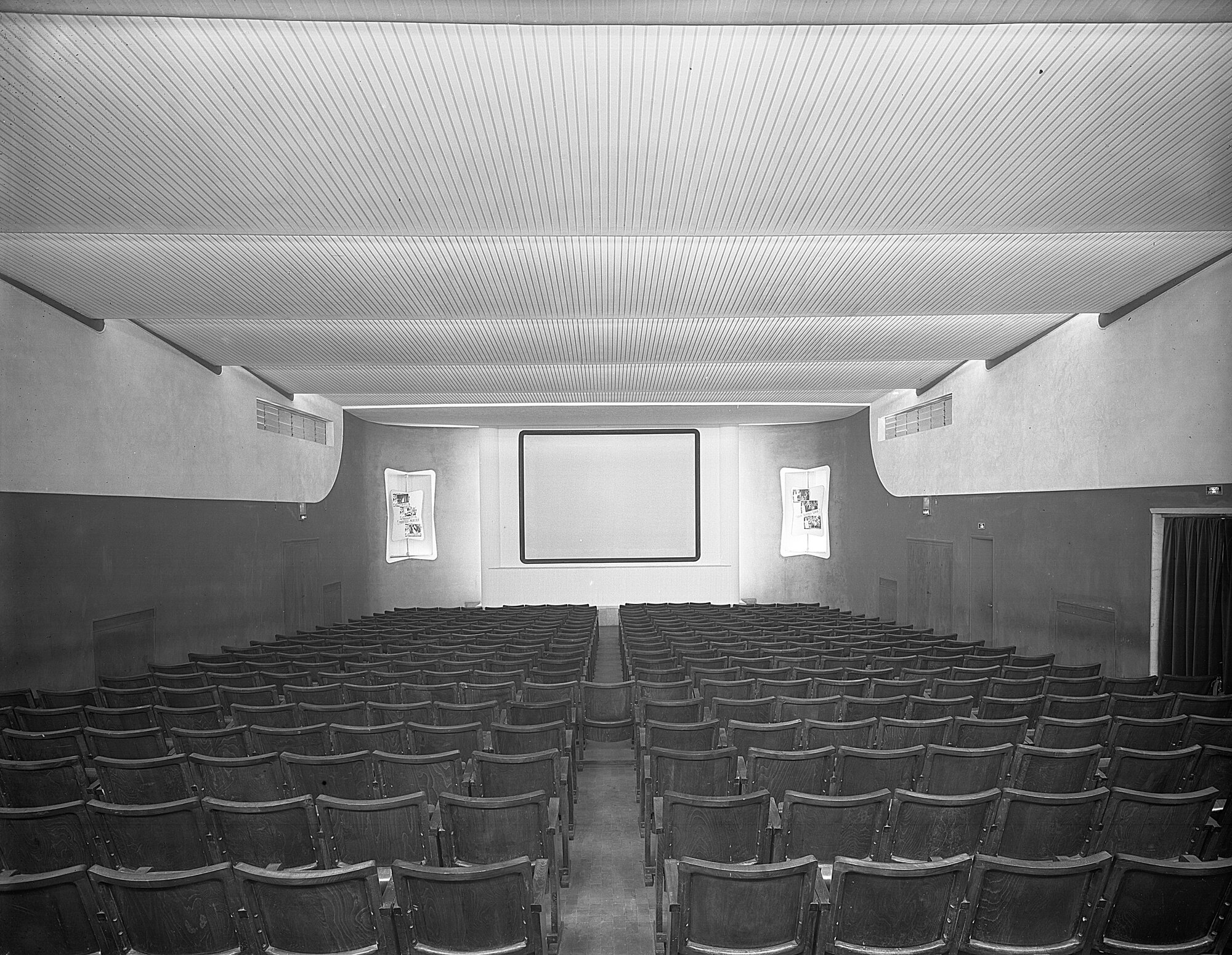 c31511 Cinema Iris.tif