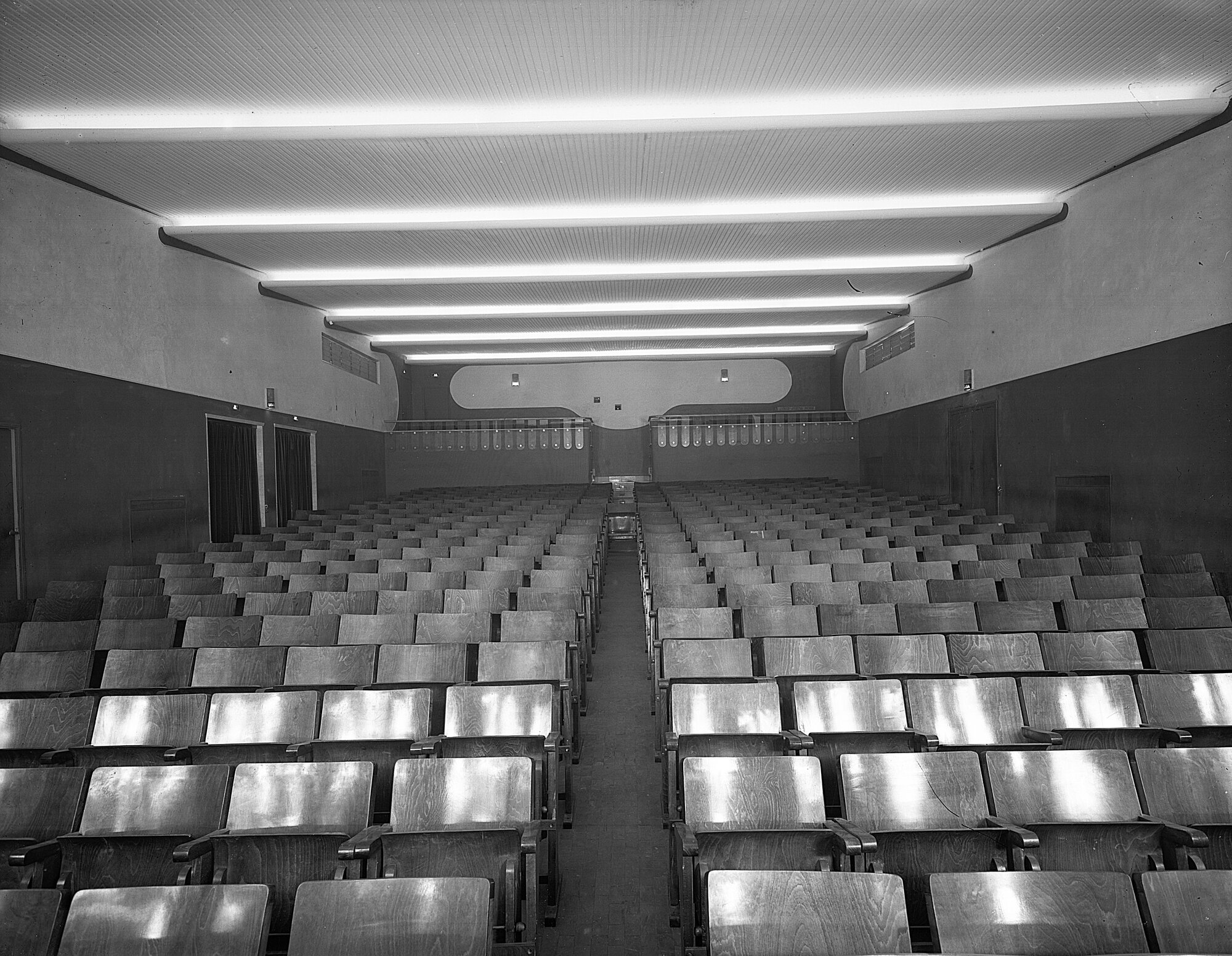 c31512 Cinema Iris.tif