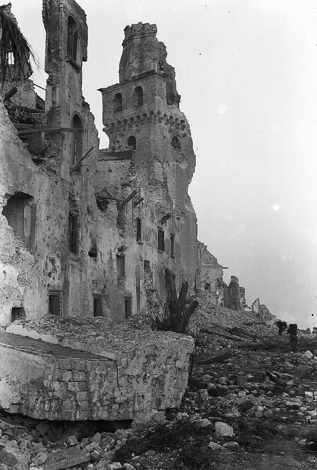 c51832 p. 9x15 13x18 4668.1 guerra 15.18 palazzo bombardato.tif