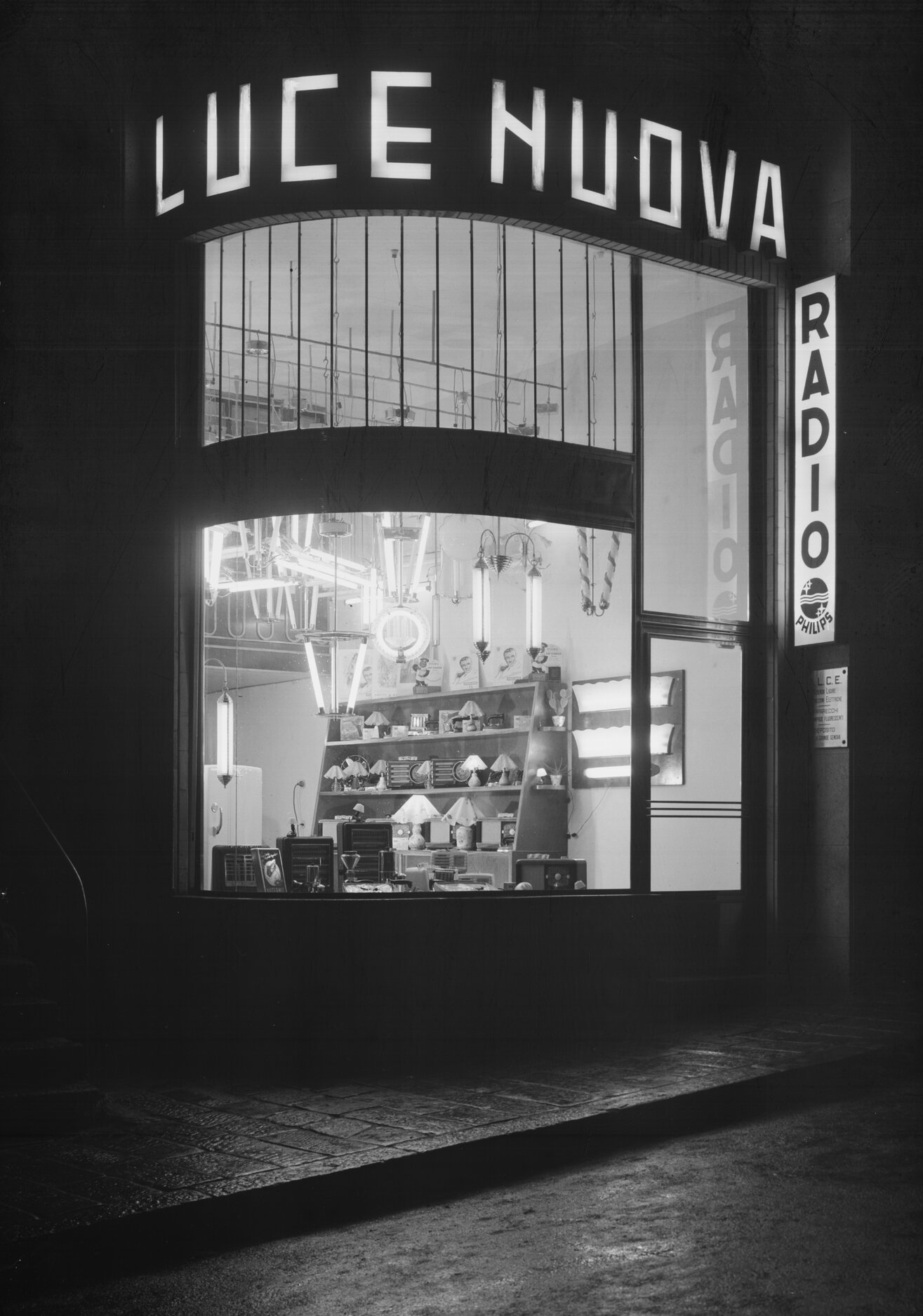 c10318 negozio luce nuova via fieschi 13x18 2517.9.tif
