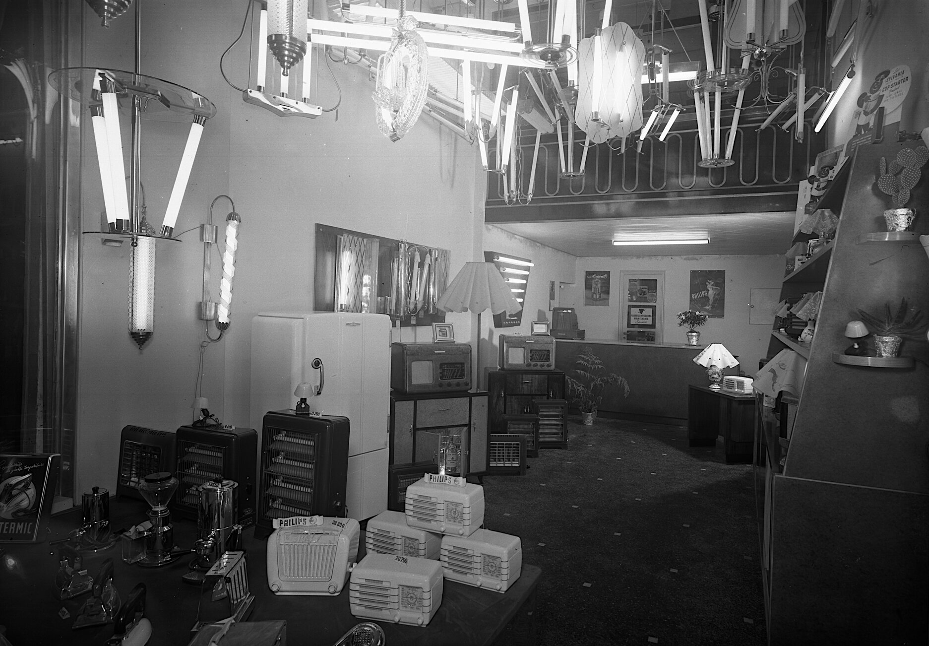 c10320 negozio luce nuova via fieschi 13x18 2518.1.tif