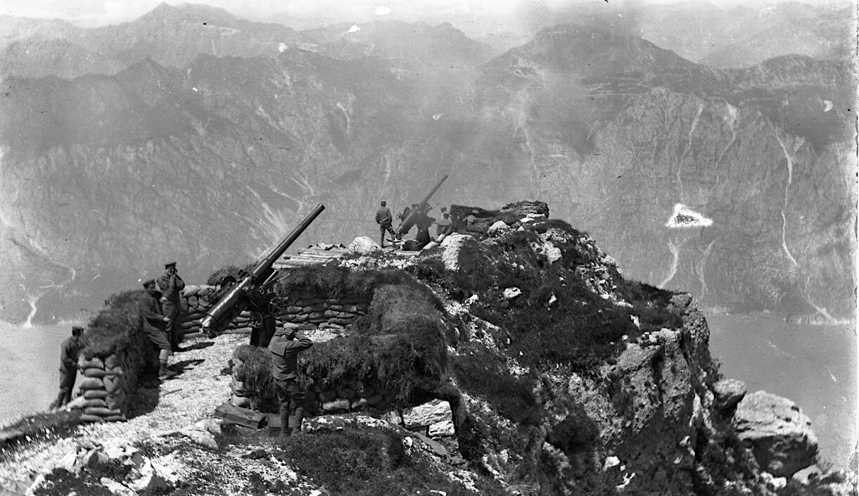 c51826 guerra 15 18 soldati in trincea 1916 batteria antiaerea p. 9x15 4667.15.tif