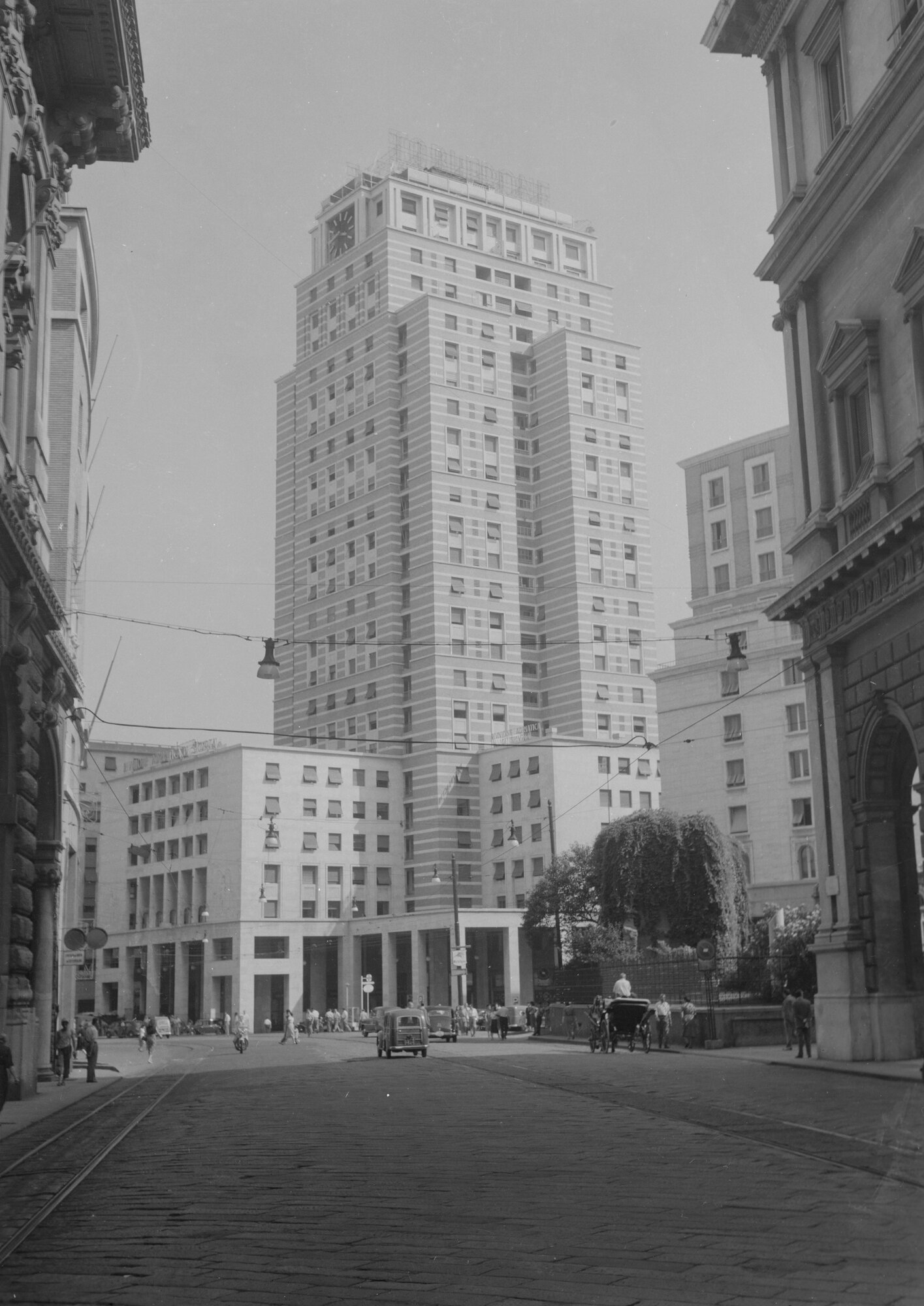 c2603_Genova_Torre_Piacentini_Piazza_Dante p..tif