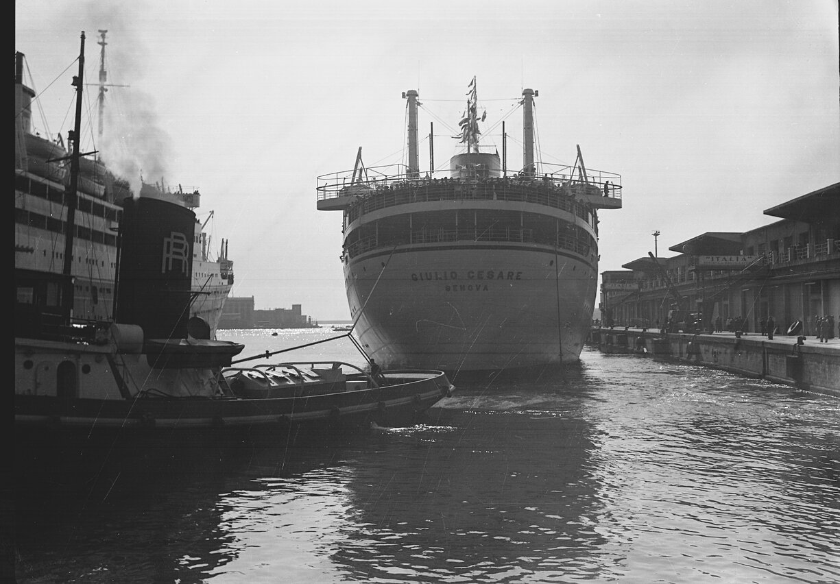 c17993 transatlantico giulio cesare in porto genova p. 2028.5 9x12.tif